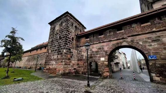 Museum Kereta Api Jerman + Teater Nuremberg + Museum Negara Jerman + Gereja St. Lorenz