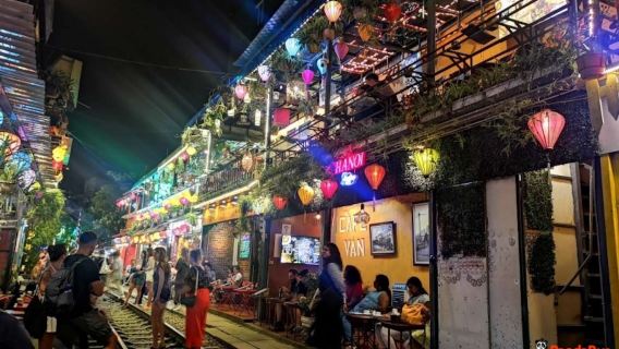 ハノイ | 夜のトレインストリート&ナイトマーケット散策 | 日本語ガイド | シクロ乗車体験付き(ホテル送迎)