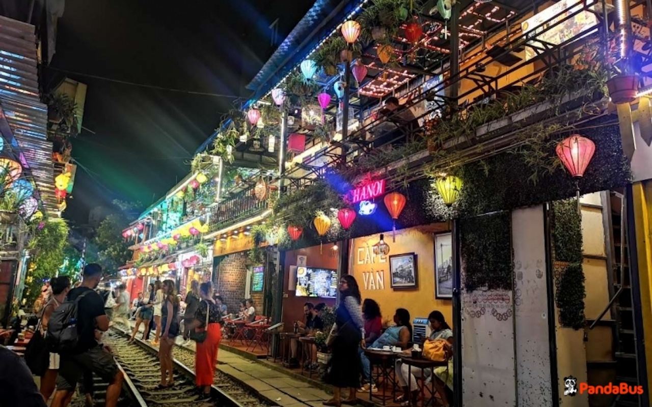 ハノイ | 夜のトレインストリート＆ナイトマーケット散策 | 日本語ガイド | シクロ乗車体験付き(ホテル送迎)