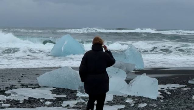 [Pakej Eropah] Lawatan Sewa Peribadi Sepanjang Hari dalam Bahasa Cina ke Tasik Glasier Iceland, Pantai Berlian Ais & Pantai Hitam Vik di Pantai Selatan
