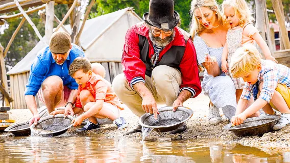 [Traditionelles Goldwascherlebnis] Ein Tagesausflug in die Goldgräberstadt Sovereign Hill bei Melbourne: Eine Goldwaschtour im Stil des 19. Jahrhunderts