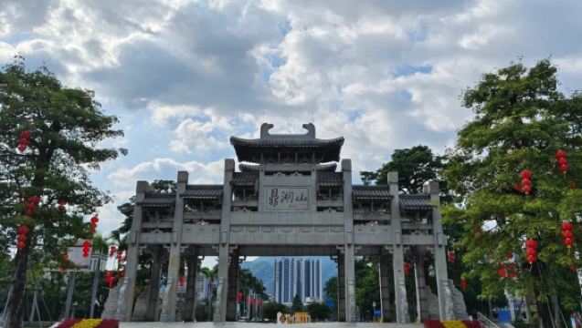 Guangzhou 1-Day Tour: Dinghu Mountain+Liqiaolou+ Piyun Ancient Building