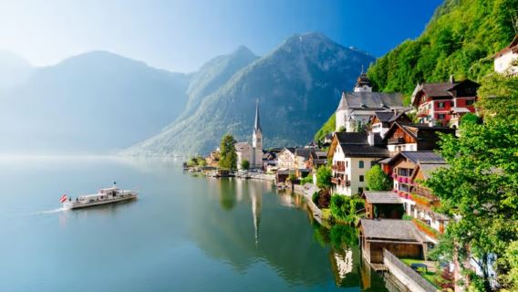1-day tour to Hallstatt and Salzkammergut from Vienna, Austria