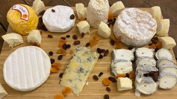 Wine and cheese tasting in Aix-en-Provence, La Cave du Cours Mirabeau
