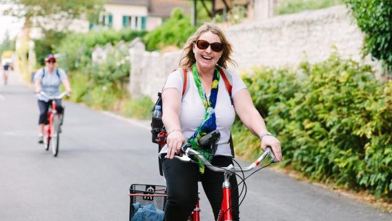 From Paris: Monet Garden & Giverny Bike Tour and Picnic Stop