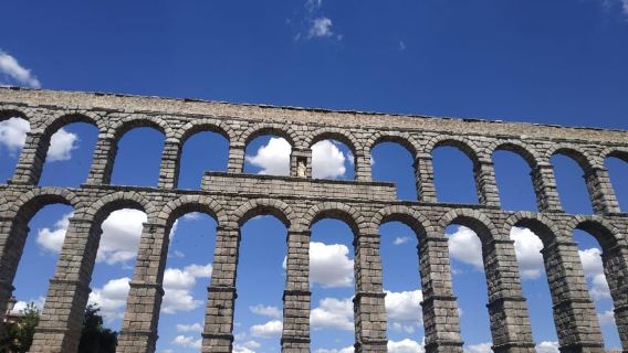 Segovia: Tour a pie guiado con entrada al Alcázar