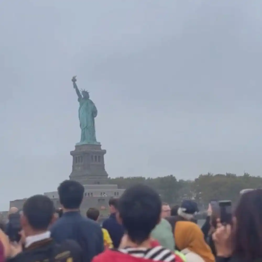 NYC: 自由の女神像＆エリス島ツアー（宿・ホテル送迎付き） | Trip.com