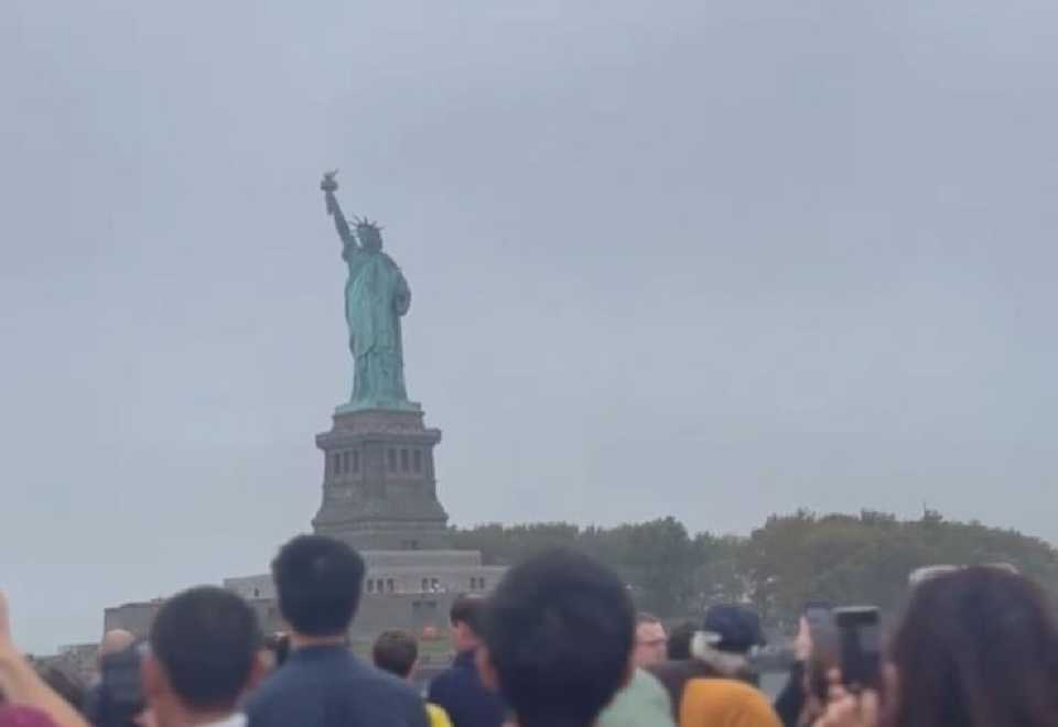 NYC: 自由の女神像＆エリス島ツアー（宿・ホテル送迎付き） | Trip.com