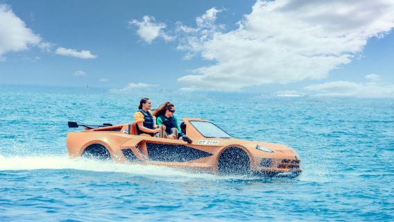 กิจกรรม ทางน้ำของเรือยอชท์ในดูไบ ได้แก่ เรือยนต์/ โต้คลื่น/ รถสปอร์ตทางทะเล / เวค โต้คลื่น/ พาราไกลดิ้ง ในน้ำ