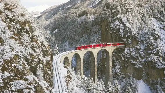 ทัวร์ 1 วัน อิตาลี เบอร์นินา/เซนต์มอริตซ์ จากมิลาน ไปกลับ + เลือกนั่งรถไฟชมวิวได้