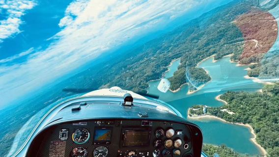 四川成都崇州豪芸航空飛行營地固定翼飛行駕駛體驗【教練手持手機拍攝+專業教練一帶一飛行】