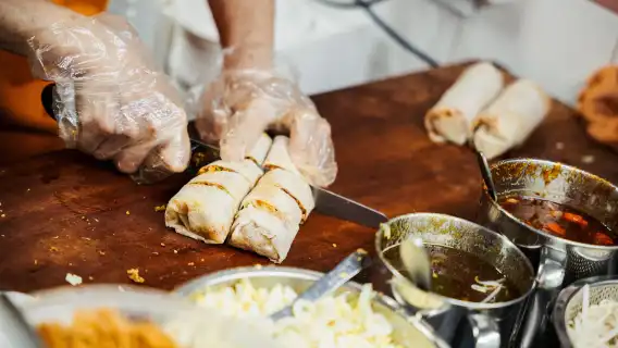 Small Group: Michelin & Local Hawker Food Tour