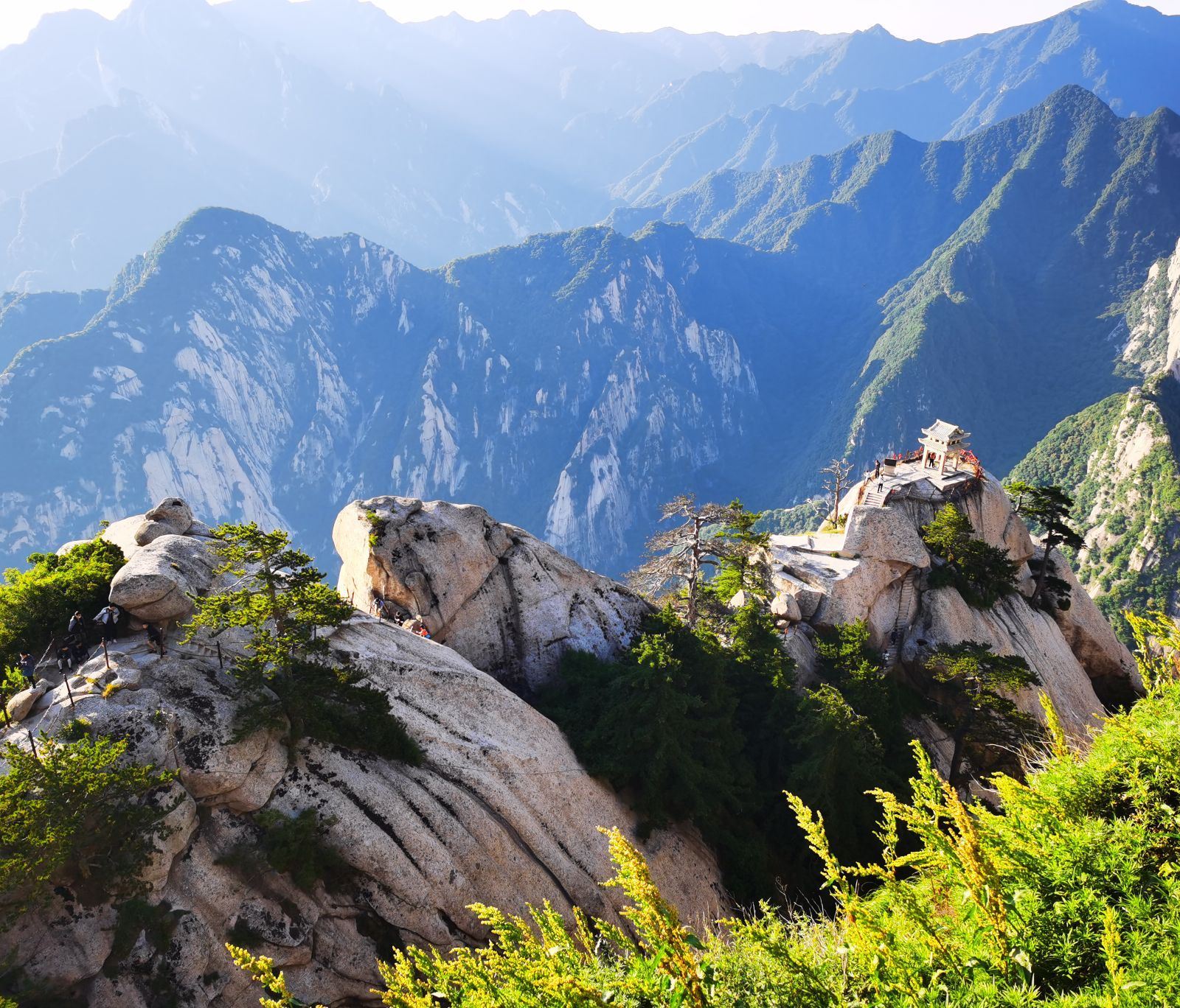 Раскройте дух приключений: Полное руководство по индивидуальной однодневной поездке на гору Хуашань из Сианя