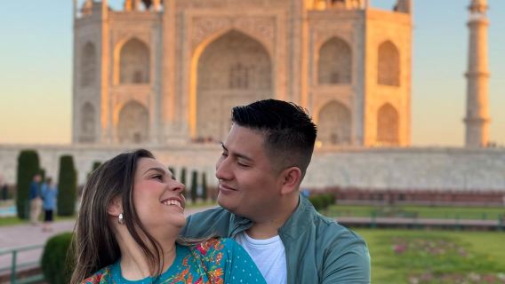 From Delhi: Taj Mahal Day Trip by Car with Guide