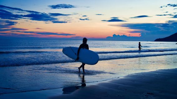 Surfing experience at Shen'ao Bay/Zhuqidu Bay on Nan'ao Island in Shantou (beginners welcome + professional instructor guidance)
