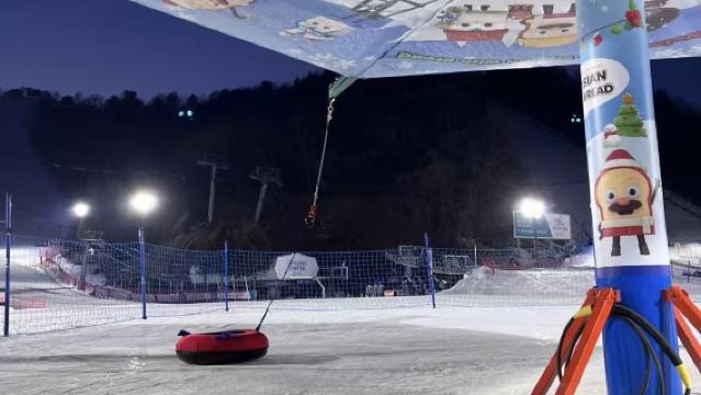 Tagesausflug mit Sammeltransfer von Seoul, Südkorea, zum Skigebiet Elysian Gangchon und zum Schneekönigreich mit Rodelbahn