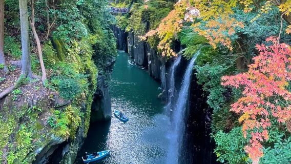 Excursion d'une journée à la gorge de Takachiho à Miyazaki pour admirer les érables + sanctuaire Kamishikimi Kumanoimasu à Kumamoto + grotte Amano Iwato