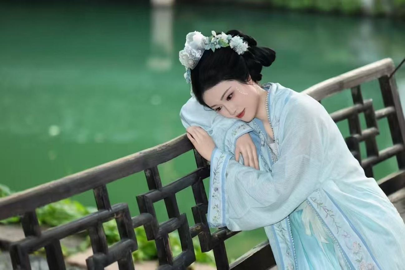 Wuzhen, Zhejiang Hanfu Photography Experience (Hanfu rental + optional photographer for outdoor shoots + various costumes to choose from + exquisite and diverse outfits + quality service + high-quality costumes)