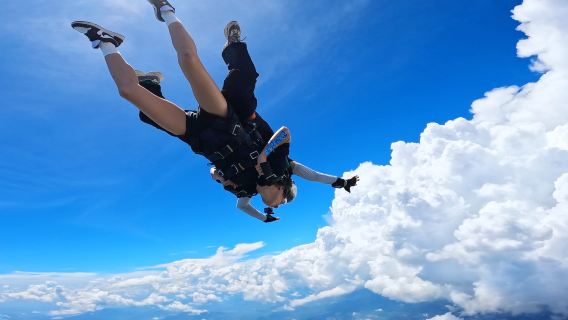 都江堰旅拍【【四川都江堰青城山跳傘，高空跳傘+攝影服務】】