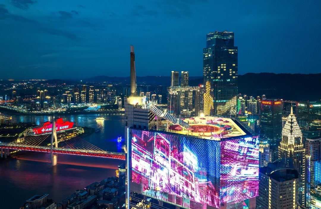 biglietto d'ingresso per la Terrazza Panoramica a 131 Metri del Chongqing World Trade Center (vista panoramica a 360° sul paesaggio montano + prospettiva dalle nuvole + esperienza immersiva nei landmark più popolari + opportunità per scatti fotografici mozzafiato dall'alto)