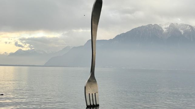 日內瓦-西庸-蒙特勒聖誕村-大叉子-卓別林雕像-拉沃