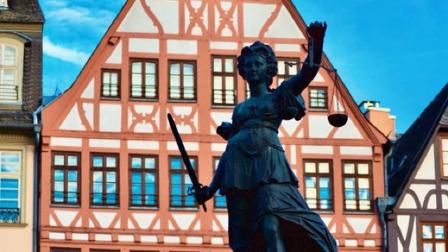 Frankfurt city's popular attractions tour - family leisure sightseeing - private charter - top pick