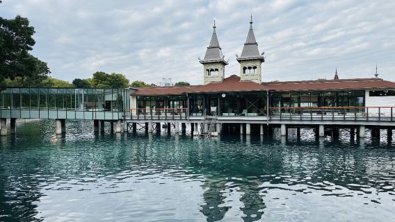 「匈牙利溫泉古堡一日遊｜黑維茲溫泉+弗澤爾城堡包車」