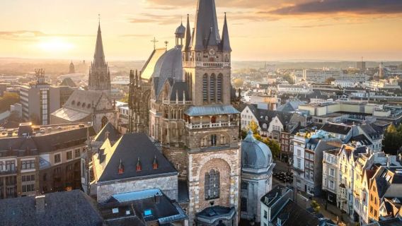 Aachen Cathedral + Aachen Old Town historical exploration 1-day tour - Chinese guide + private transfers