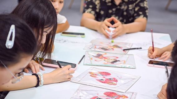 Experience making intangible Cultural heritage kites in Wuhan