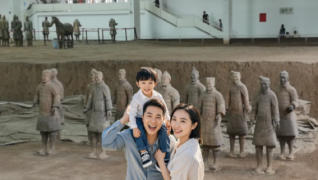 Lawatan sehari ke Muzium Makam Qin Shi Huangdi Xi'an (Tentera Terracotta) + Istana Huaqing untuk 12 orang (pakej keluarga kelas pertama) / Pakej persendirian 2-6 orang