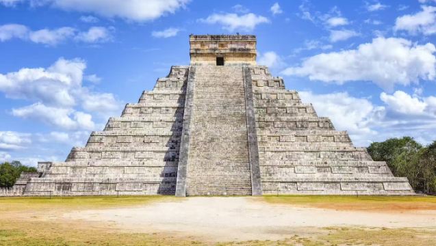 [Servicio de coche privado con conductor preferente] Cancún: Excursión de un día a Chichén Itzá + Cenote Ik Kil + El Templo de los Guerreros
