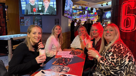 Budapest: Pubrundtur & Ruin Bar Tur – Gratis Shots & VIP Adgang