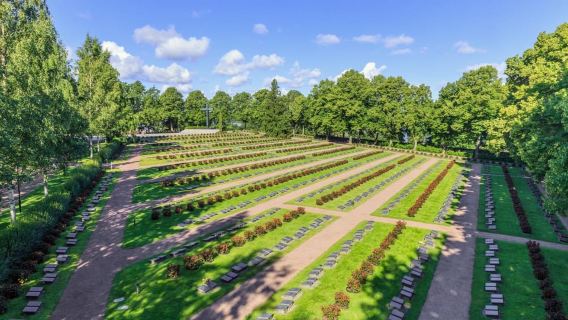Helsinki WWII Walking Tour: Finland's Fight for Survival