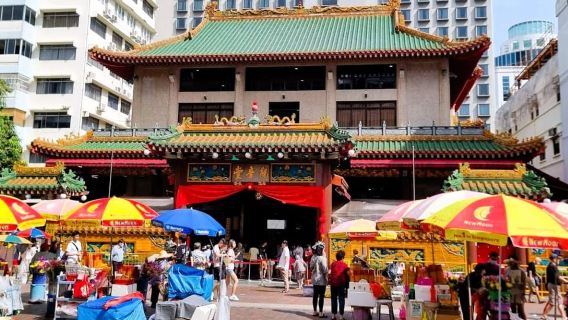 Singapore: Street Food & Ethnic Quarters Kick Scooter Tour
