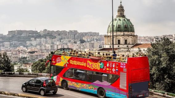 Passeio de ônibus aberto City Sightseeing em Nápoles (sistema hop-on hop-off + visita a monumentos históricos da cidade antiga + vista para o Golfo de Nápoles)