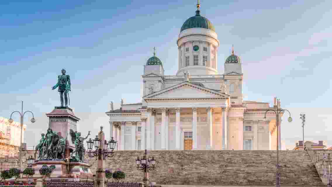 Helsinki Senate Square + Finnish National Gallery + Olympic Tower + Presidential Palace + Helsinki Cathedral one-day tour