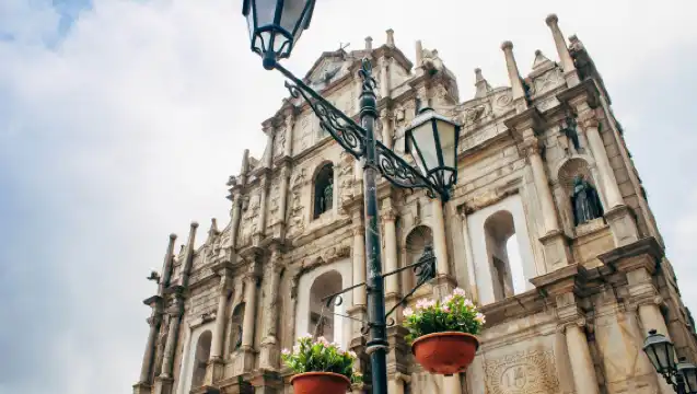 澳門大三巴+巴黎鐵塔+威尼斯人+金龍自助餐【美食純玩1日】