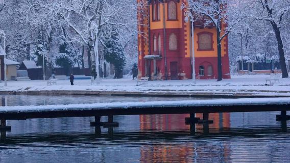 Départ de Belgrade : excursion d'une journée entière à Subotica et Palić avec dégustation de vin dans un domaine viticole