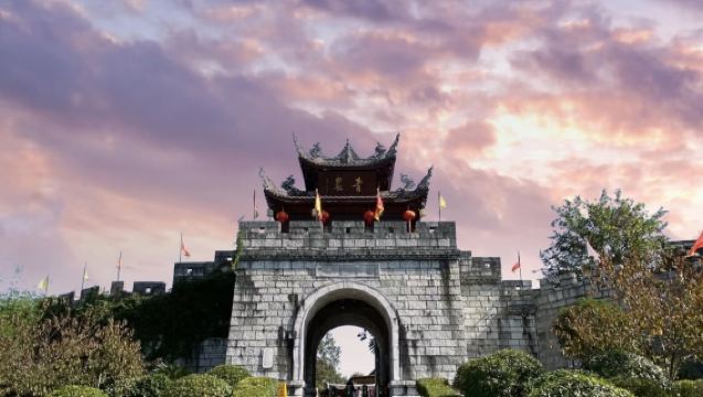 Lawatan sehari sewaan peribadi dari Guiyang ke Bandar Lama Qingyan + Tasik Hongfeng | Jemputan di tempat + Kenderaan peribadi