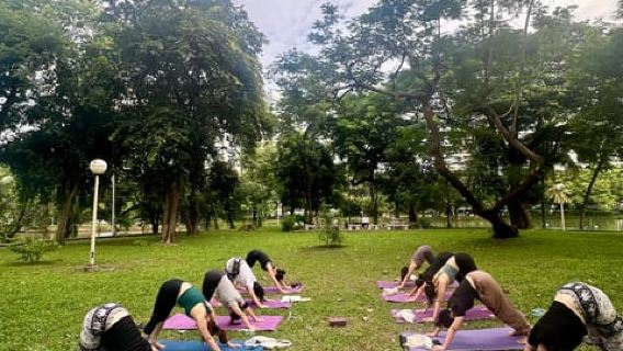 Bangkok : Séance de yoga matinale pour tous niveaux au parc Lumphini
