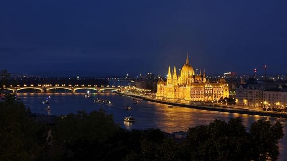 ทัวร์เดินชมคดีอาชญากรรมจริงในย่านปราสาทบูดา - พระราชวังหลวง