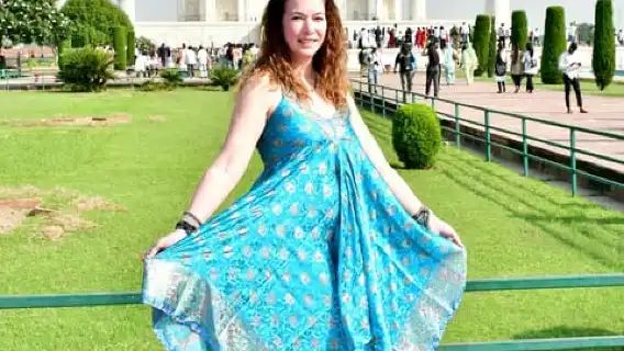 デリー発タージ・マハル日の出・日帰りツアー（車で行く、食事付き）