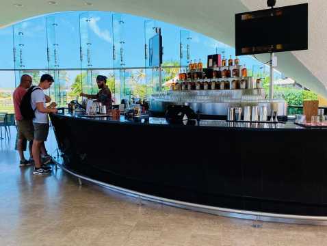 San Juan: Tur Kombinasi Distilasi Rum Bacardi dan Old San Juan