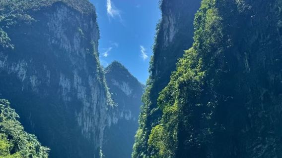 Excursion d'une journée à Hechi, Guangxi, Chine : Petite Gorge des Trois, Village des Yao aux Pantalons Blancs, Yao Wang Tian Xia et Plateforme d'Observation Yun Guan Tian