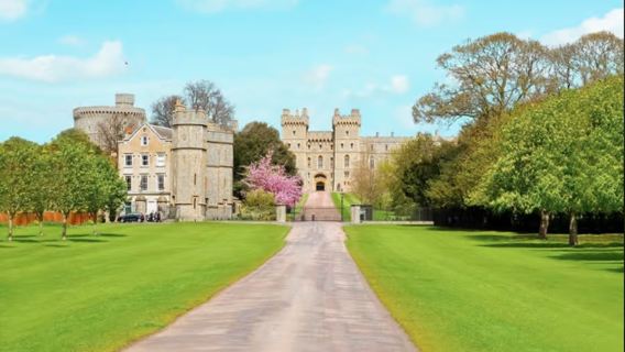 Windsor Castle, Bath, and Stonehenge 1-day tour from London, UK