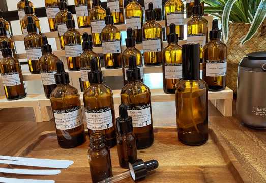 Perfumer experience - DIY perfume course ThaiScent Aroma Space