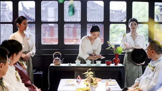 Shanghai: Huxinting Teahouse (Huxinting Chashi) - Enjoy premium tea with scenic views, social gatherings, exquisite tea selections, and local snacks in Yuyuan Garden