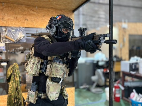 Trò chơi phiêu lưu tại sân đấu súng sơn trong nhà Rogue Marina Airsoft Indoor Arena Băng Cốc