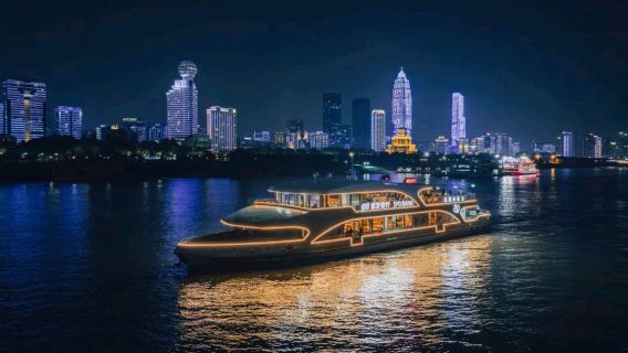 Wuhan Liangjiang Tour · Miaojia Pier/Wuhan Pass No.2 Pier (Night Tour of the Yangtze River) - Experience the Spectacular Light Show, Immerse in Wuhan's Night Charm, and Enjoy the Refreshing River Breeze