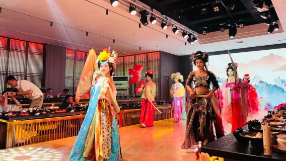 Hà Nam, Lạc Dương: Đại Yến Đường Triều - Trải nghiệm đắm chìm văn hóa cung đình thời Thịnh Đường Trung Hoa [Biểu diễn nhạc vũ phong cách Đường + Ngự thiện cung đình + Trải nghiệm trang phục cổ (tùy chọn)]
